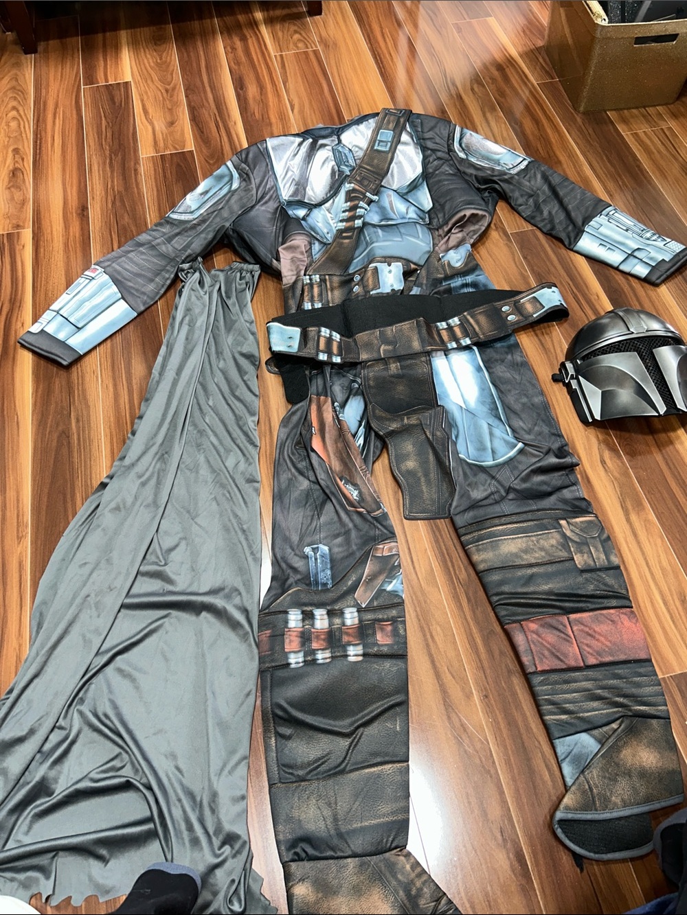 XL men’s Star Wars Mandalorian costume